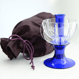 crystalline blue wine aerator with travel tote